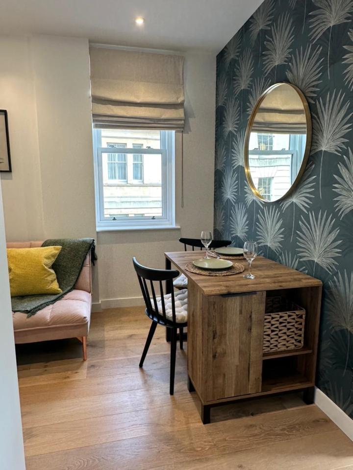 דירות Contemporary Pied A Terre In The Heart Of באת' מראה חיצוני תמונה
